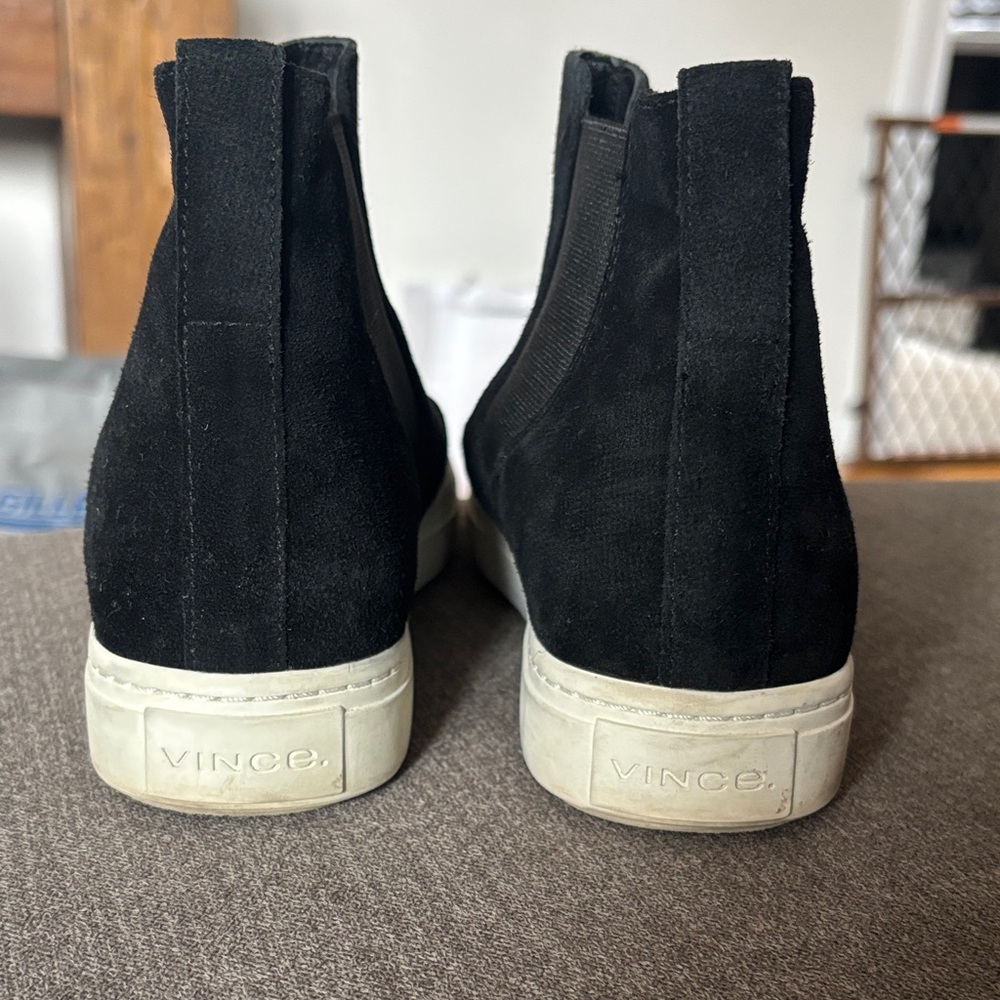 Vince womens 36 black suede casual shoe